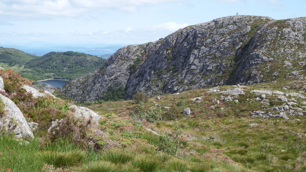 Looking at Bjørndalsnuten