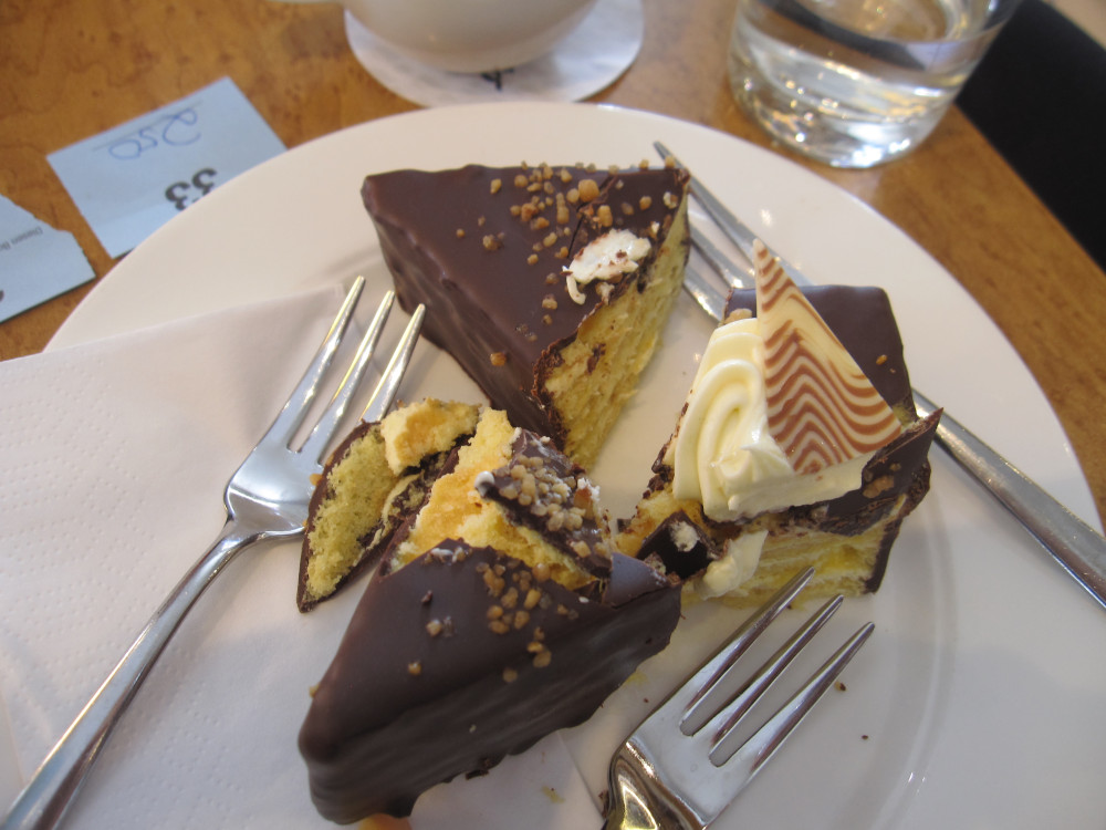 Kickstarting the Kuchenlauf with cakes!