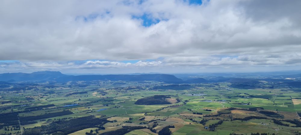 View from the top - looking northwest towards Chudleigh, Mole Creek, Gog Range, and Mt Roland. View from the top - looking northwest towards Chudleigh, Mole Creek, Gog Range, and Mt Roland.