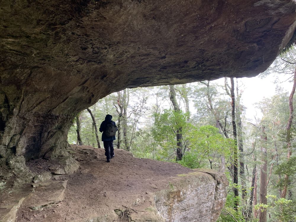 Inside the overhang Inside the overhang